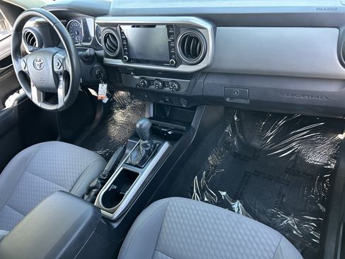 Used 2020 Toyota Tacoma SR5 RWD image 10