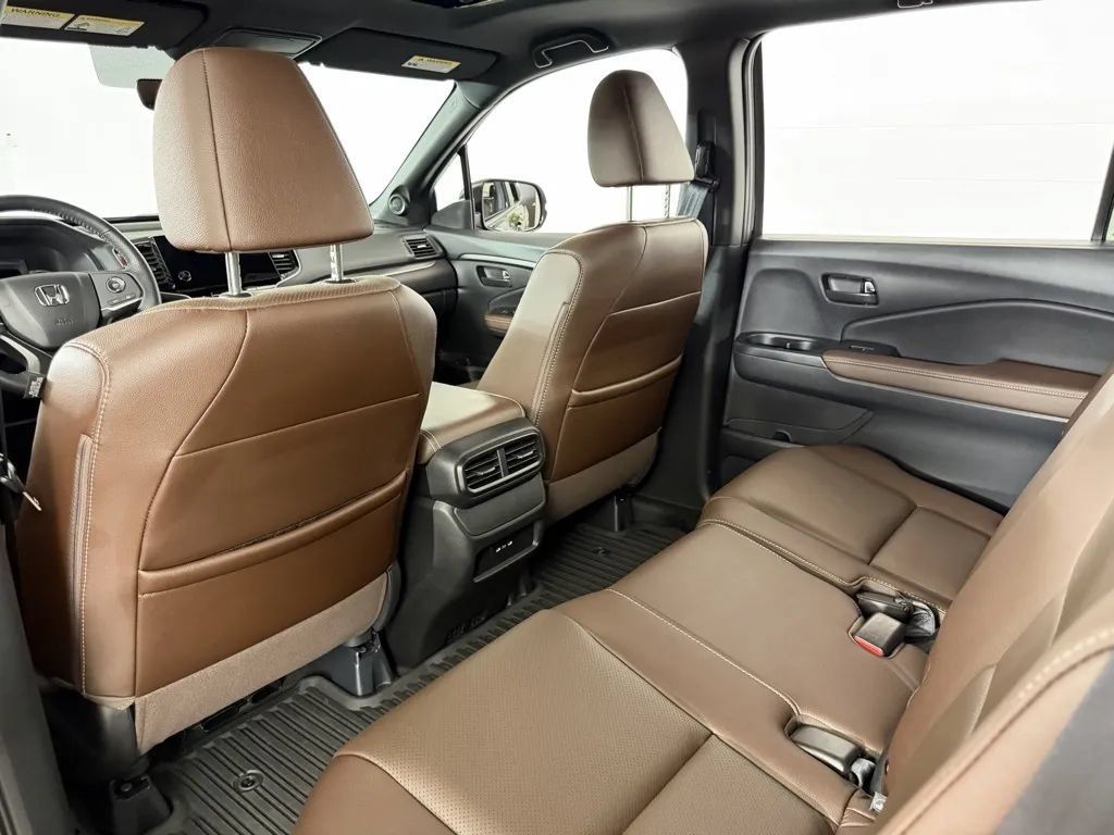 Used 2025 Honda Passport EX-L image 31