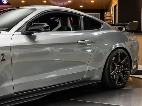 Used 2020 Ford Mustang Shelby GT500 w/ Carbon Fiber Track Pack RWD image 29