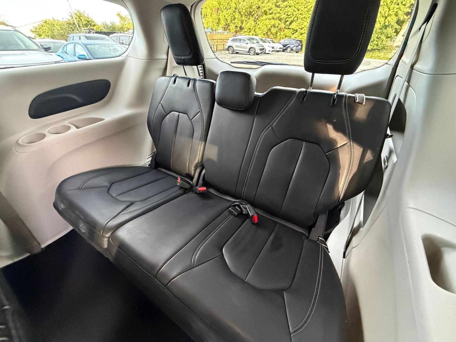Used 2024 Chrysler Pacifica Touring-L FWD image 30