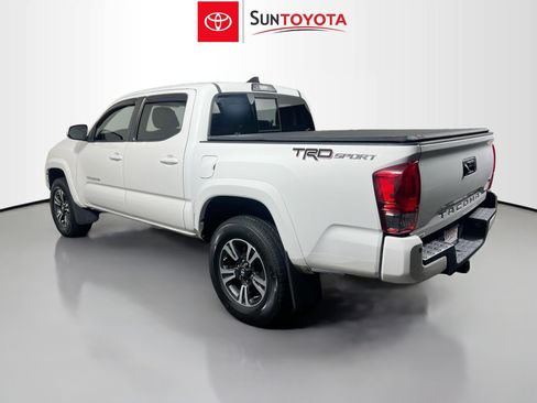 Used 2017 Toyota Tacoma TRD Sport image 6