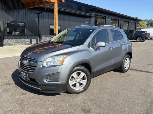 Used 2015 Chevrolet Trax LT w/ LT Sun and Sound Package FWD image 1