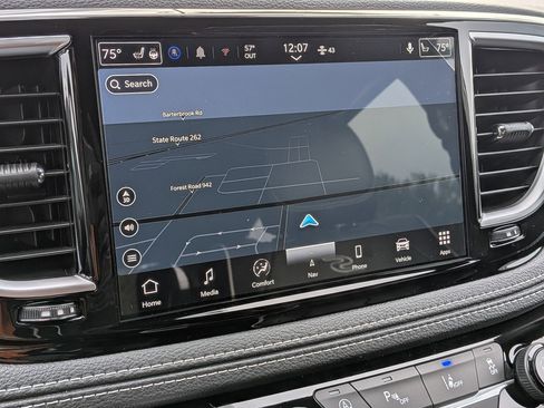 New 2026 Chrysler Pacifica Limited w/ Uconnect Theater Family Group image 17