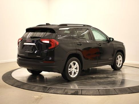 Used 2023 GMC Terrain SLE w/ Driver Convenience Package image 3