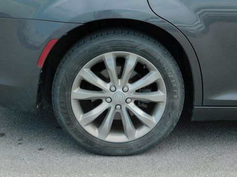 Used 2019 Chrysler 300 Limited w/ Safetytec Plus Group image 41