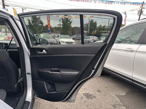 Used 2017 Kia Sportage LX image 18