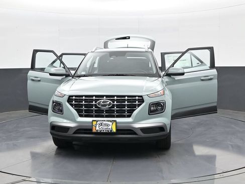 New 2026 Hyundai Venue SEL FWD image 31