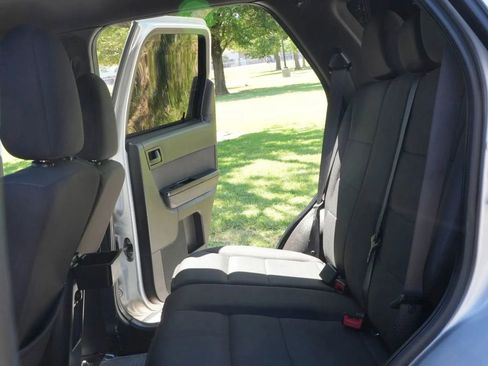 Used 2010 Ford Escape XLT image 6