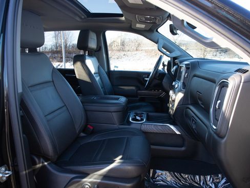 Used 2022 GMC Sierra 3500 Denali w/ Denali Black Diamond Edition image 11