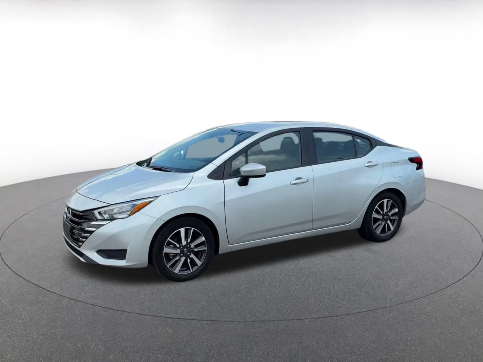 Used 2025 Nissan Versa SV FWD image 8