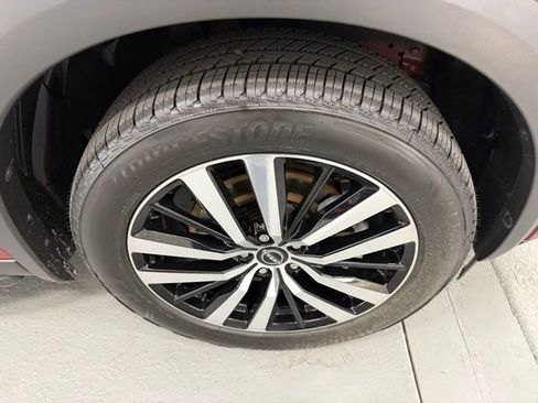 Used 2023 Nissan Pathfinder Platinum image 4