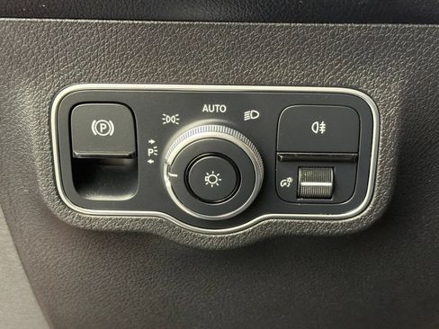 Used 2022 Mercedes-Benz GLB 35 AMG 4MATIC image 31
