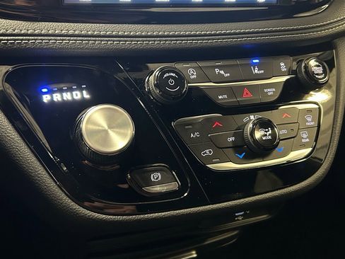 New 2026 Chrysler Pacifica Select image 16