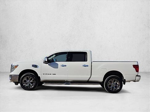 Used 2017 Nissan Titan SL w/ Chrome Package image 8