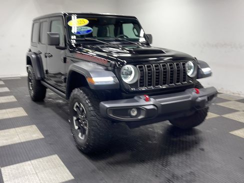 Used 2025 Jeep Wrangler Unlimited Rubicon AWD/4WD image 23