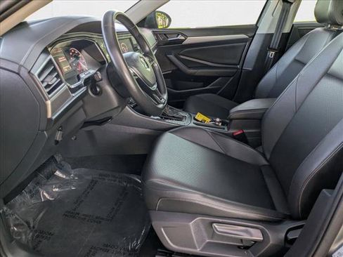 Used 2019 Volkswagen Jetta SE w/ Cold Weather Package image 12