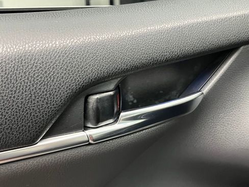 Used 2020 Toyota Camry XLE image 20