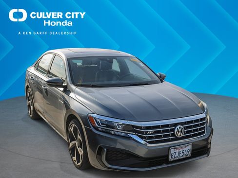 Used 2021 Volkswagen Passat 2.0T R-Line image 1