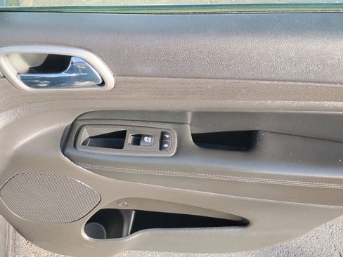 Used 2018 Jeep Grand Cherokee Altitude image 27