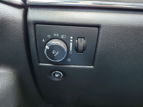 Used 2017 Jeep Grand Cherokee Limited image 28