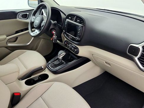 Used 2025 Kia Soul LX FWD image 24
