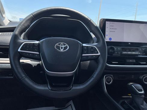 Used 2024 Toyota Grand Highlander Limited image 23