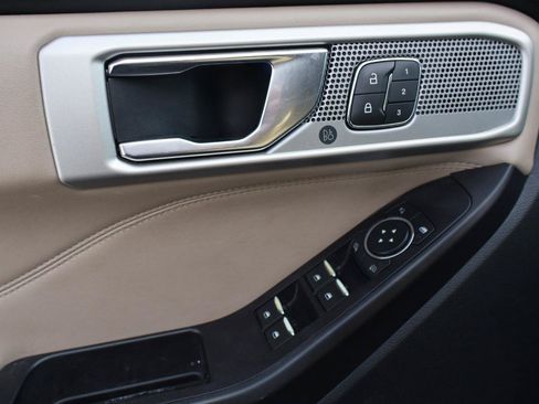 Used 2020 Ford Explorer Limited RWD image 10