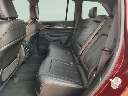 Used 2025 Jeep Grand Cherokee Limited RWD image 26