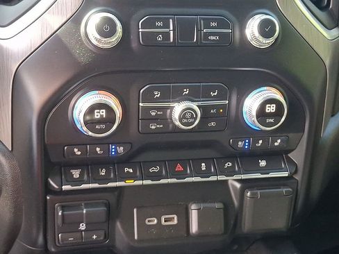 Used 2020 GMC Sierra 3500 Denali w/ Denali Ultimate Package AWD/4WD image 15