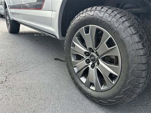 Used 2017 Ford F150 Lariat w/ Equipment Group 502A Luxury image 11