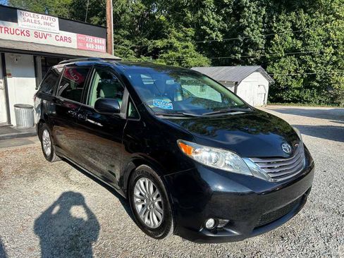 Used 2015 Toyota Sienna XLE w/ XLE Navigation Package FWD image 1