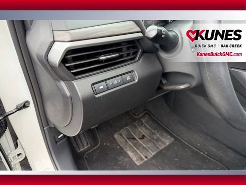 Used 2025 Nissan Altima 2.5 SV image 10