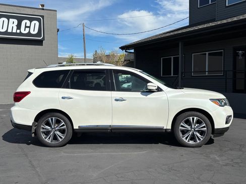 Used 2018 Nissan Pathfinder Platinum AWD/4WD image 5