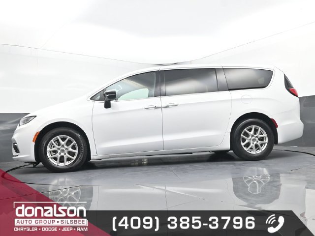 Used 2025 Chrysler Pacifica Select FWD image 16