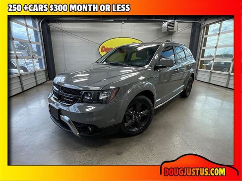 Used 2020 Dodge Journey Crossroad image 1