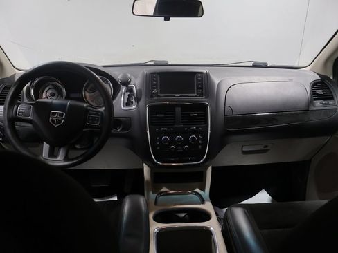 Used 2016 Dodge Grand Caravan SXT FWD image 16