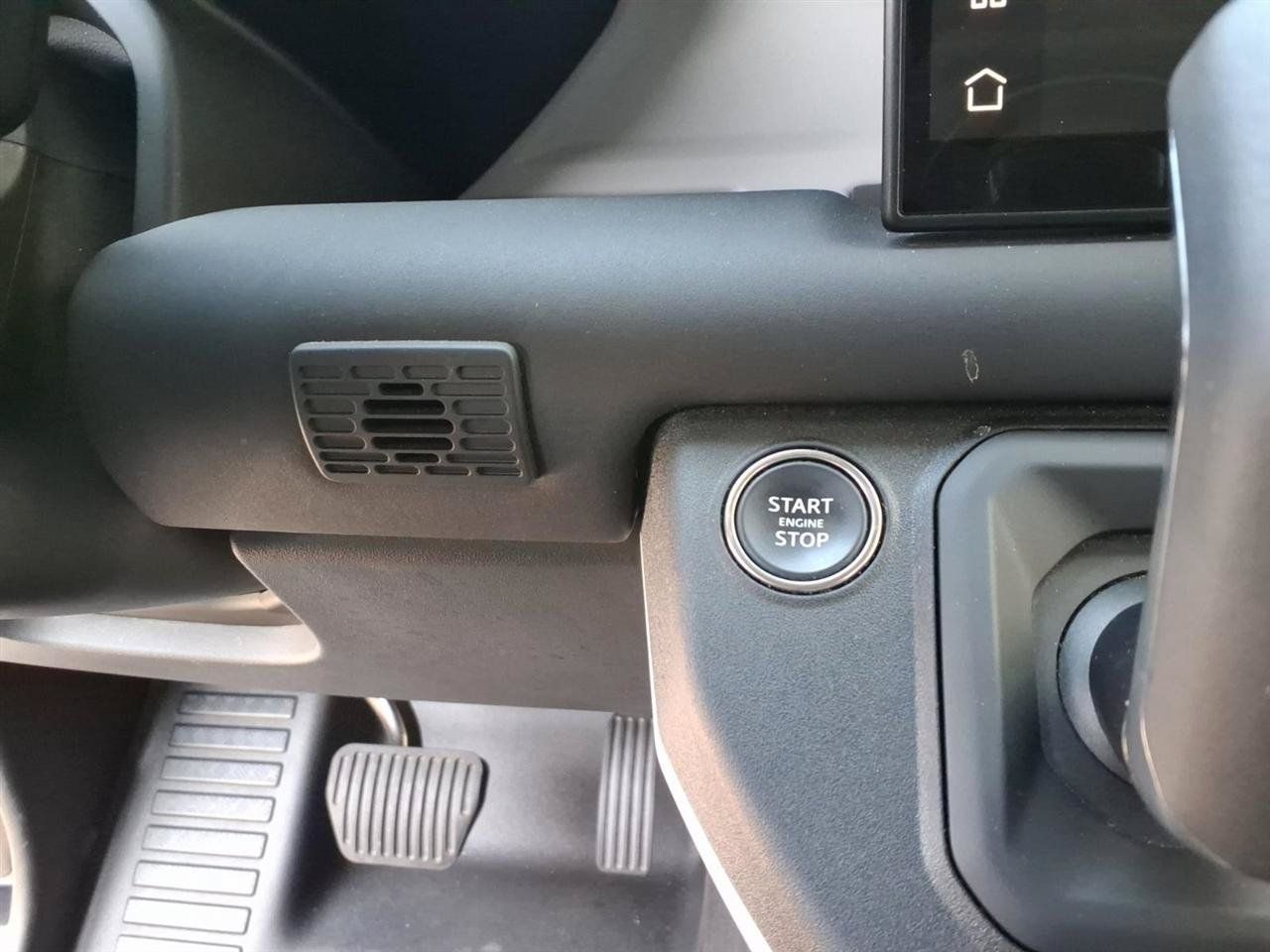 Used 2025 Land Rover Defender 110 S AWD/4WD image 9