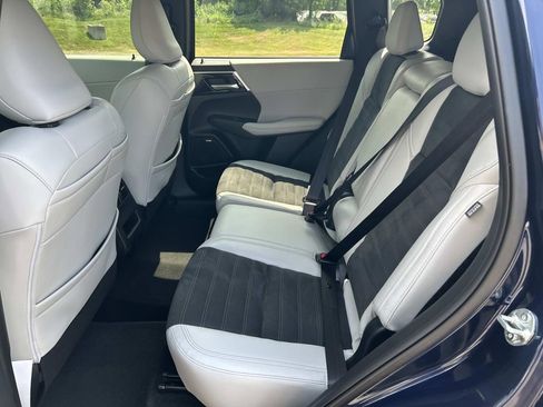 Used 2025 Mitsubishi Outlander SE FWD image 21