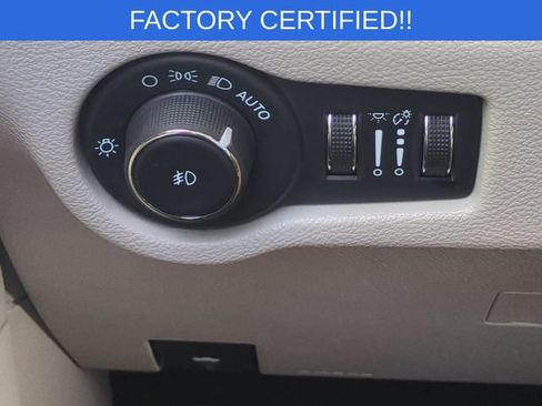 Certified 2023 Chrysler Pacifica Touring-L FWD image 18