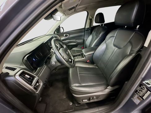 Used 2021 Kia Sorento S w/ Panoramic Sunroof Package AWD/4WD image 13