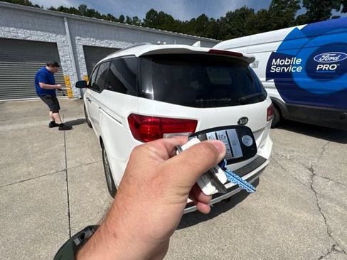 Used 2018 Kia Sedona SX Limited FWD image 14