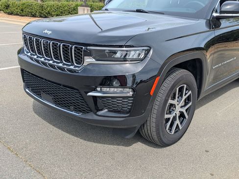 Used 2023 Jeep Grand Cherokee Limited w/ Luxury Tech Group II AWD/4WD image 10