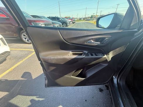 Used 2018 Chevrolet Equinox LT image 11