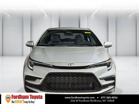 Used 2024 Toyota Corolla SE FWD image 2