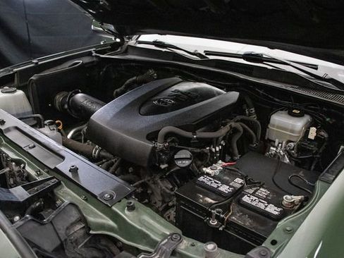 Used 2021 Toyota Tacoma TRD Off-Road w/ Technology Package image 26