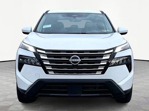 Used 2025 Nissan Rogue SV image 2