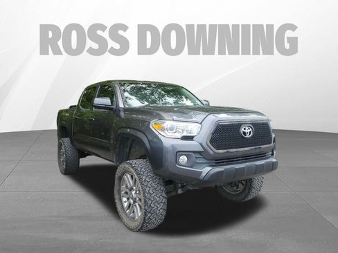 Used 2017 Toyota Tacoma SR w/ SR Convenience Package image 3