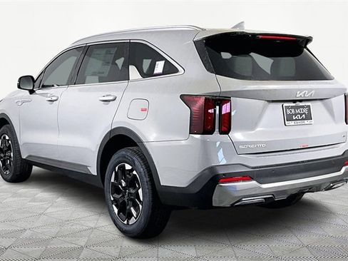 New 2026 Kia Sorento S image 4