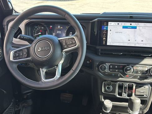 Used 2025 Jeep Wrangler Unlimited Sahara AWD/4WD image 7