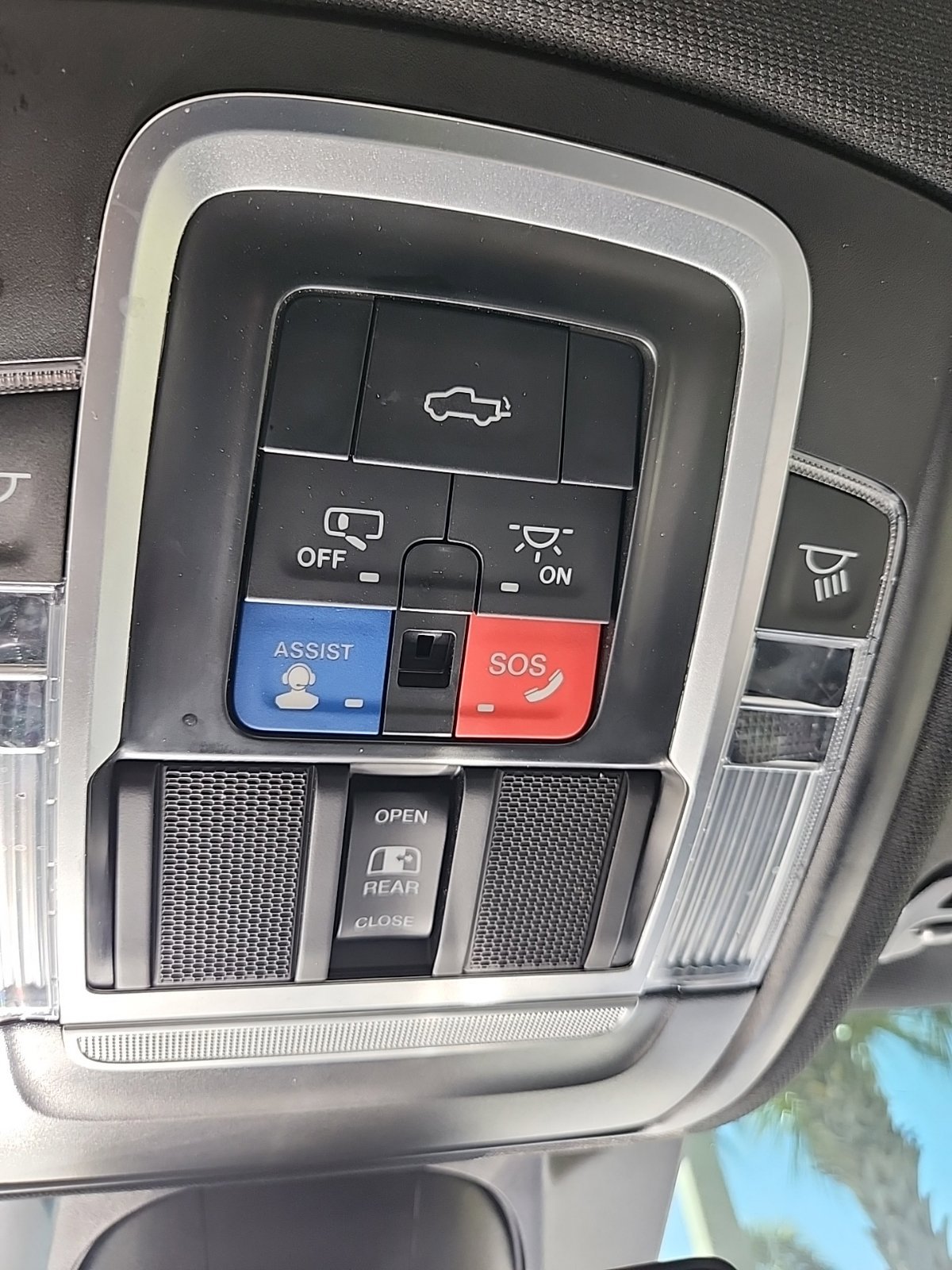 Used 2022 RAM 1500 Laramie AWD/4WD image 19